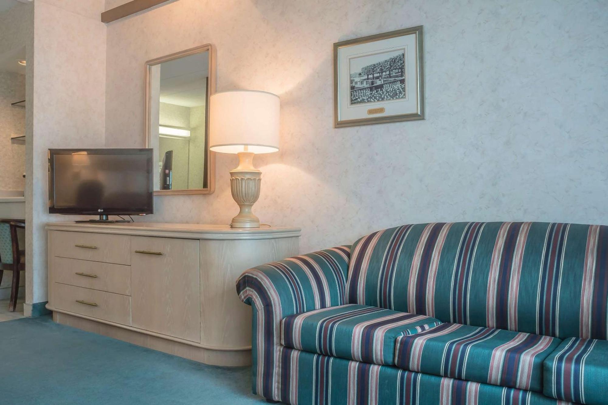 Rodeway Inn Fallsview Niagara Falls Exterior photo